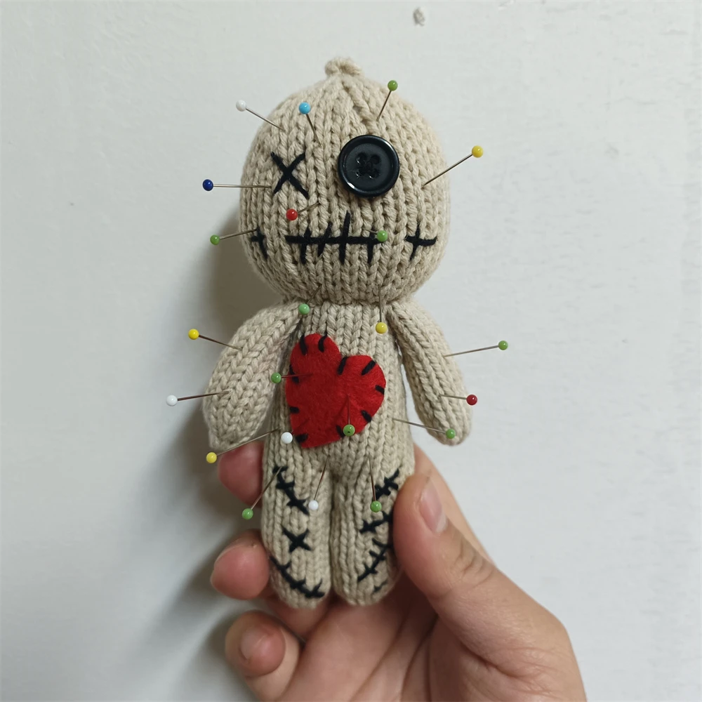 1-10 Stück Handgefertigte Gestrickte Voodoo-Puppe mit Bunten Pins Gruselige Halloween-Dekoration & Neuartiges Gruseliges Geschenk für Erwachsene Party-Requisite – Detail 7