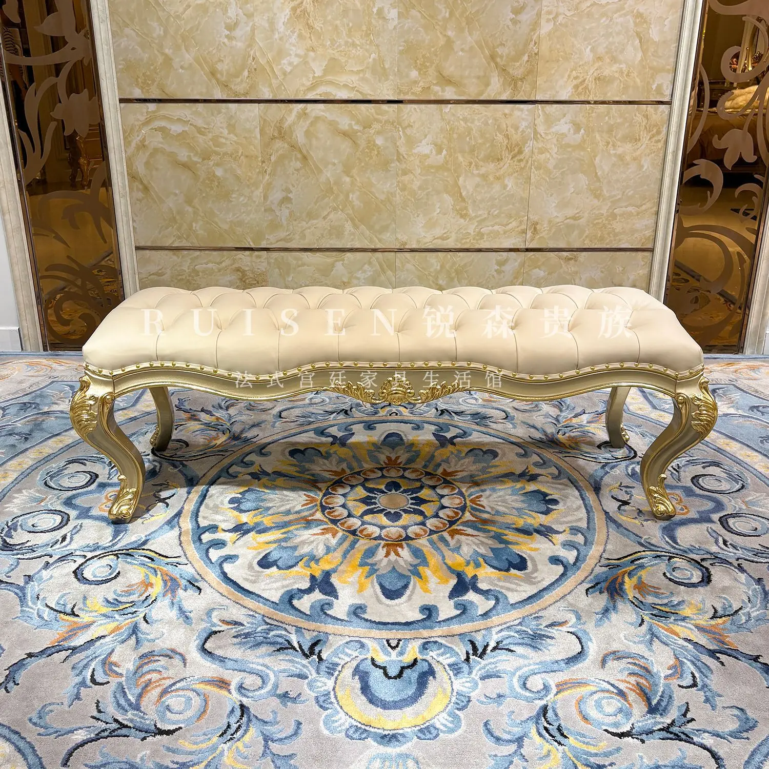 

Французский кожаный торцевой табурет Европейский роскошный табурет для спальни