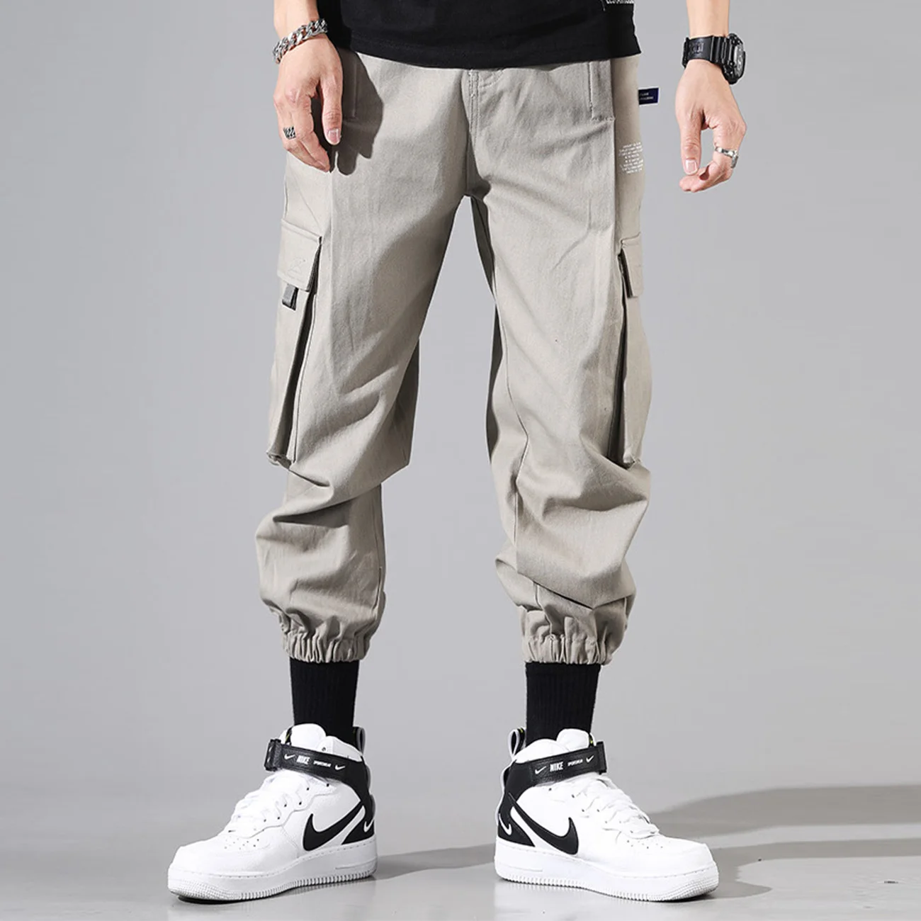 

Multi Spring Pockets Solid Cargo Pants Men Harajuku Casual Trousers Joggers Pants Hip Hop Streetwear Safari Style