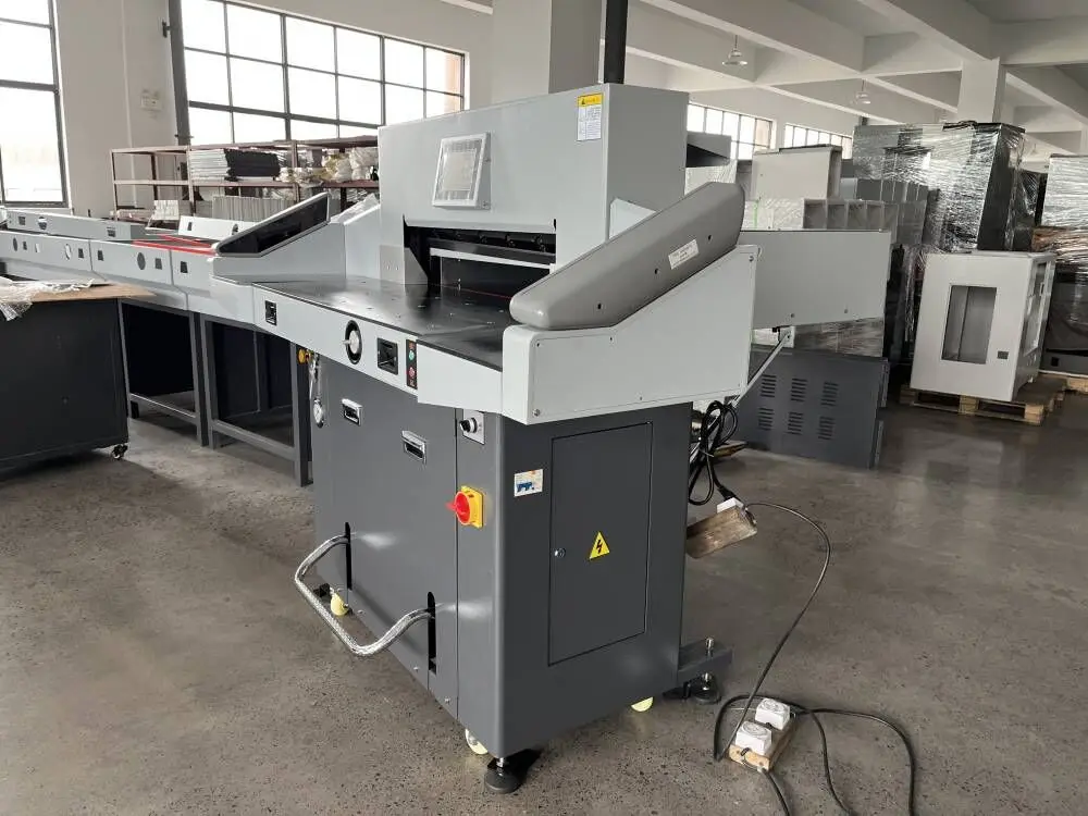 QK-H720RT Taglierina per carta perfetta idraulica ad alta velocità Guillotina da 720 mm con tavolino e pompa d'aria CE