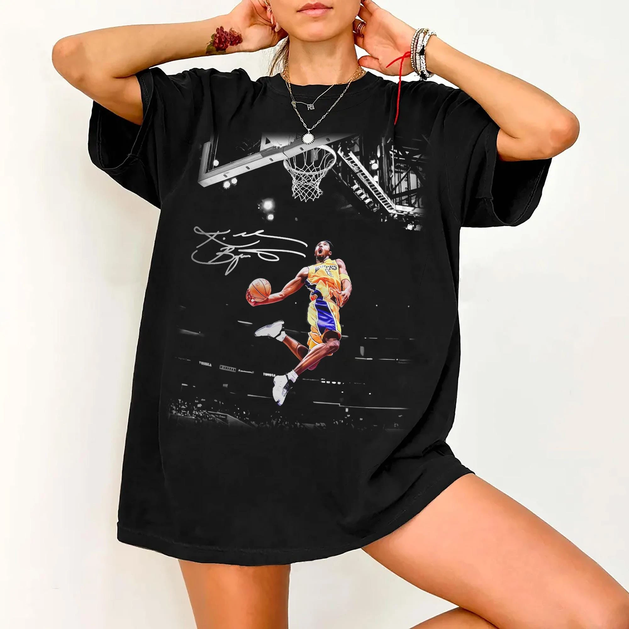 Kobe Bryant Dunk T-Shirt, Retro-Ikonisches Kobe Jump T-Shirt, Lakers Game Day Shirt, Geschenke für Fans – Detail 2