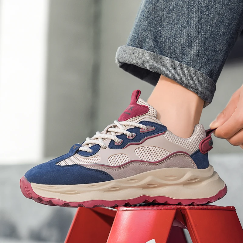 European station's best-selling sports shoes, men's wear-resistant and anti-slip running shoes, and daily versatile casual shoes