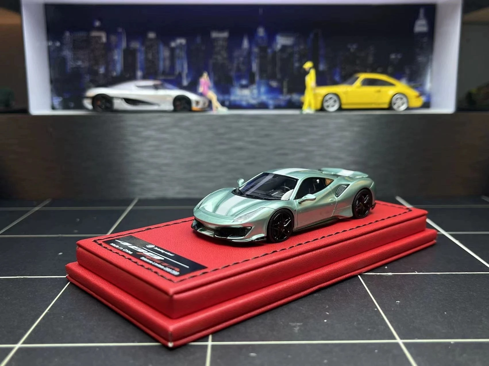 Newly Stocks Rotating Wheel 1:64 488 Pista Ice Green Color Resin Scale Model Car Collect Ornaments Gift