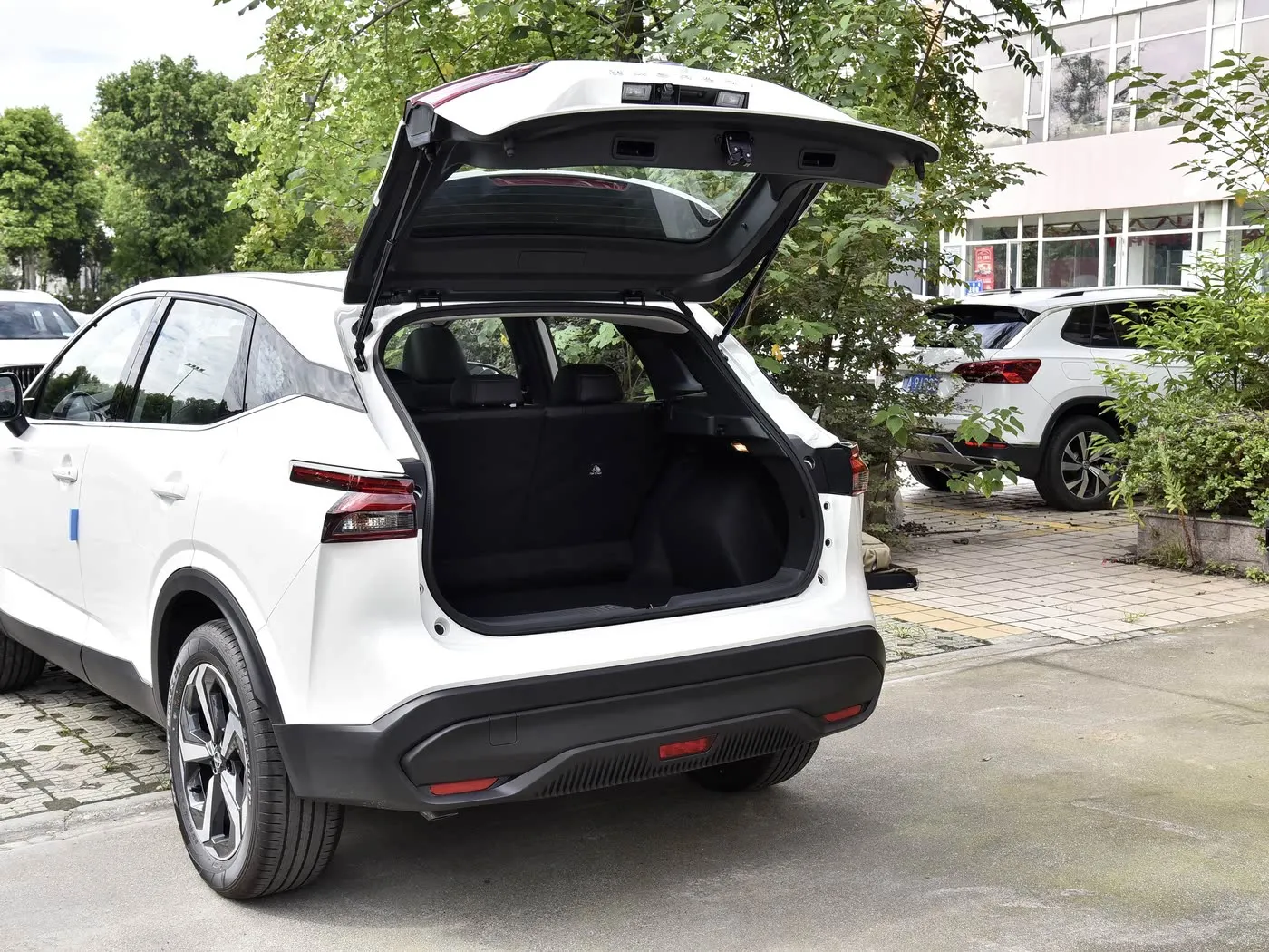 

2x задние амортизаторы задней двери для Nissan Qashqai J12 2021 2022 2023 2024 25, поддержка багажника, газовые стойки, амортизаторная пружина, задняя стойка