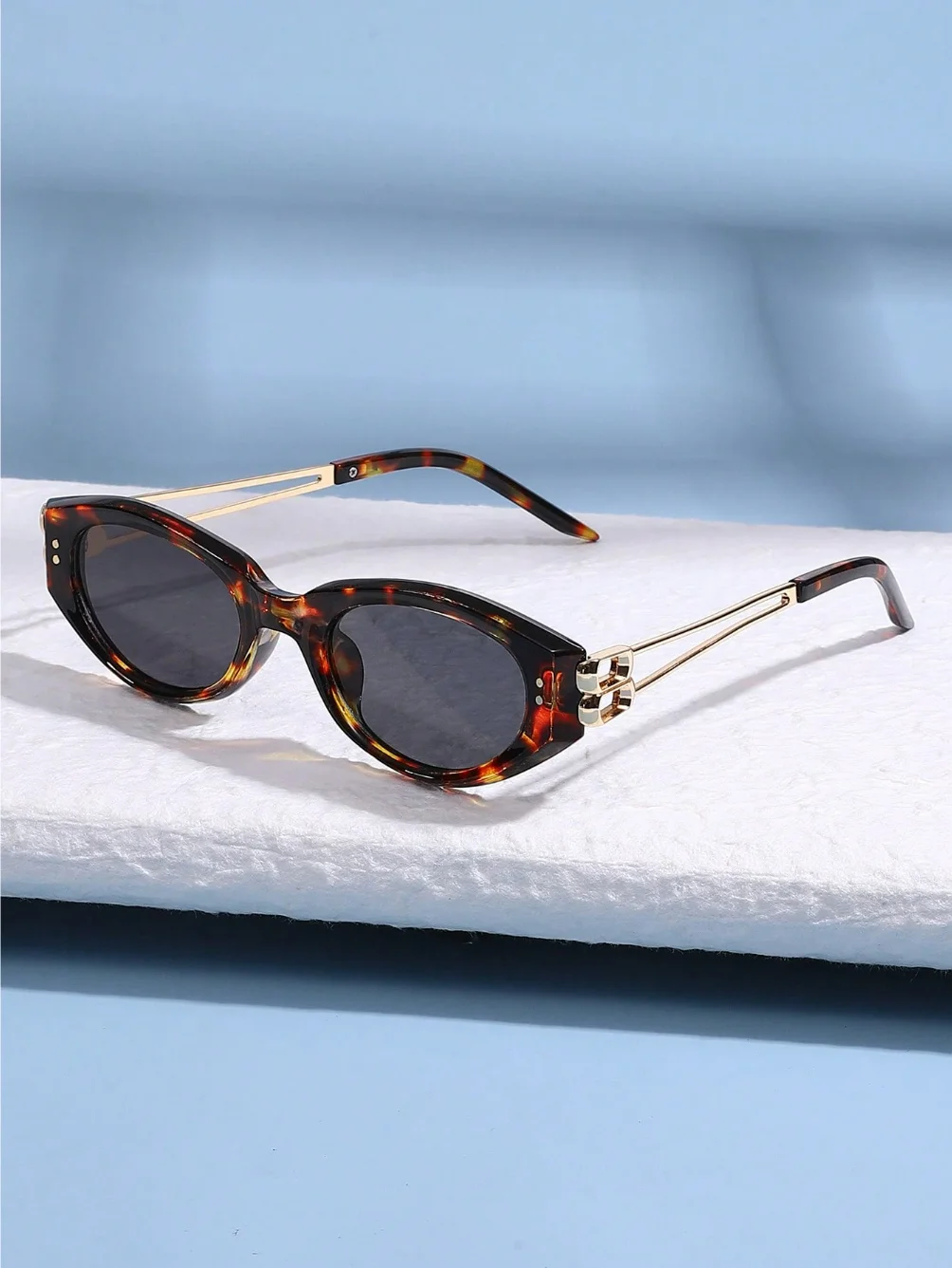 1 Pair of European and American Style Retro Fashion Glasses, Versatile and Practical, Suitable for Street Photography, Lightweight Frames, Available in Various Colors