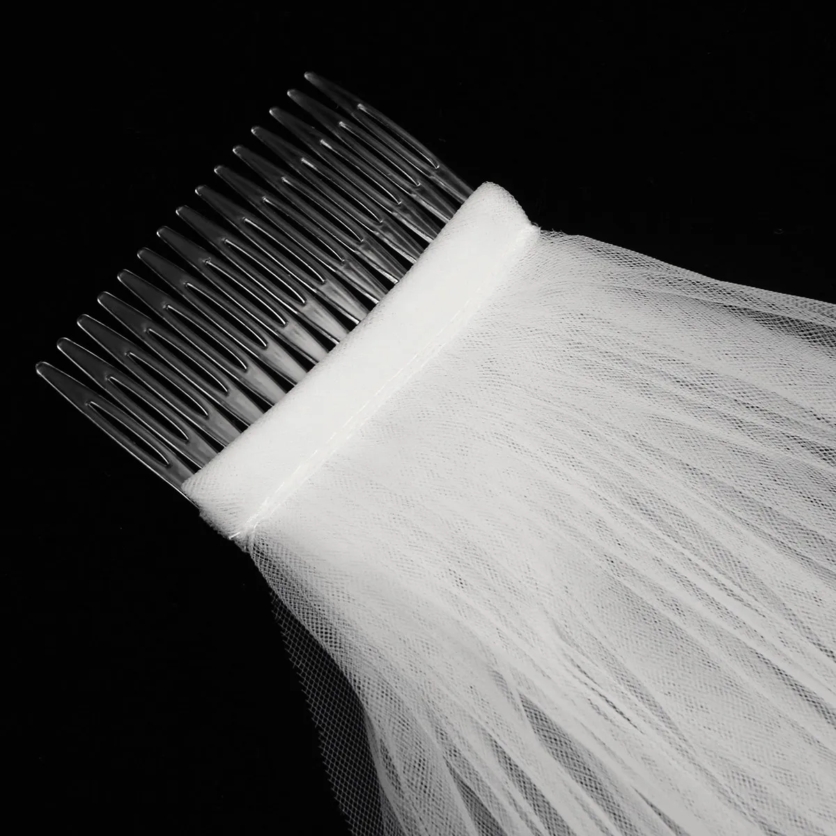 veu-de-noiva-elegante-simples-de-camada-Unica-com-pente-de-metal-veu-de-noiva-longo-ate-o-chao-branco-puro-2-metros-fluido