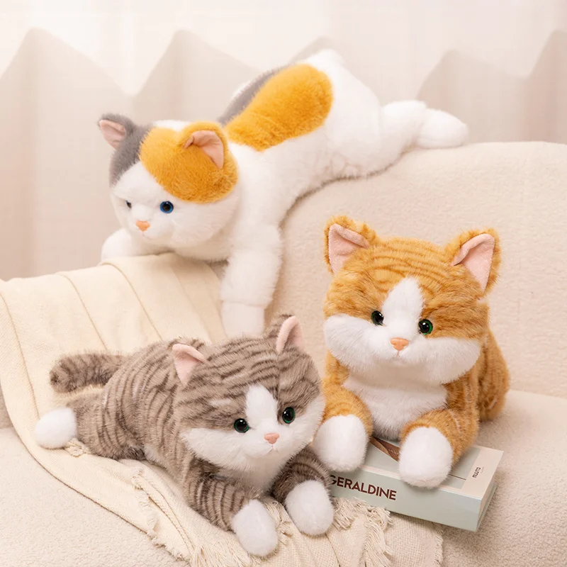 Lebensechte liegende Katze in 3 Farben, Plüschtier, weiches Stofftier, süße Plüschpuppe, liegend, lustiges Kätzchenkissen mit langen Armen, als Geschenk für Mädchen – Detail 5