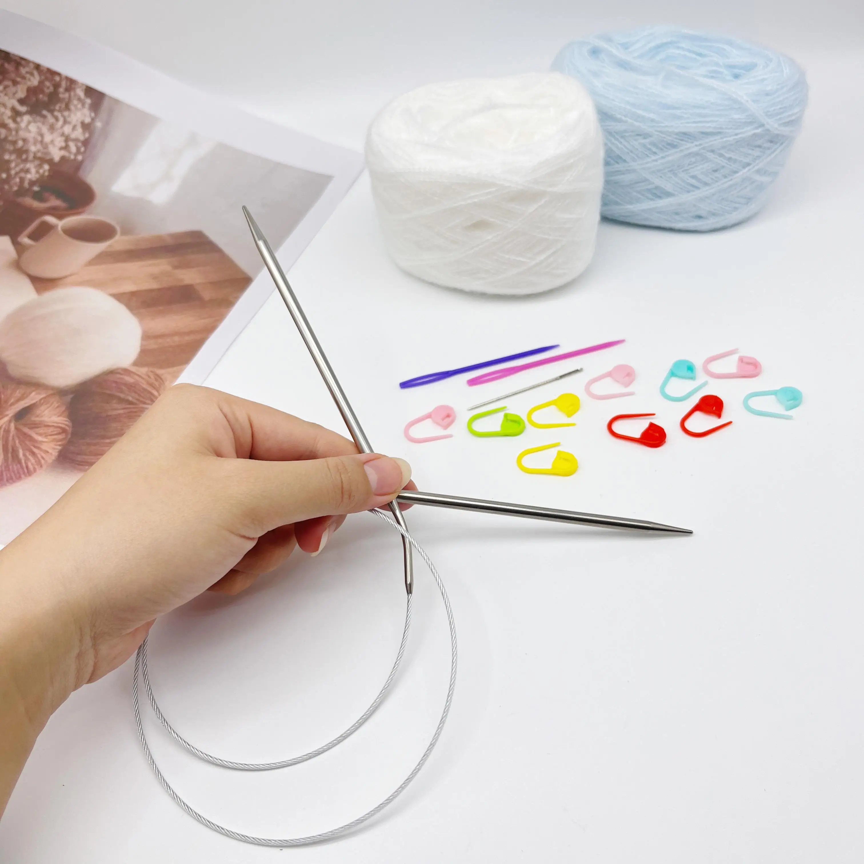 80cm Single Stainless Steel Circular Knitting Needles, Available in Various Sizes from 2-7mm, Each Circular Needle Comes with a Stainless Steel Hand Sewing Needle, 10 Stitch Markers, and 2 Large-Eye Needles
