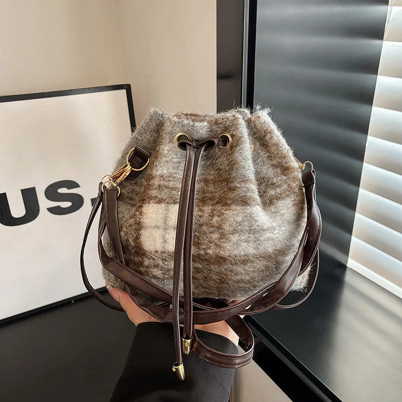 

Vintage Plaid Women Woolen Shoulder Bucket Bags Korean Style Ladies Drawstring Handbags Autumn Versatile Female Crossbody Bag