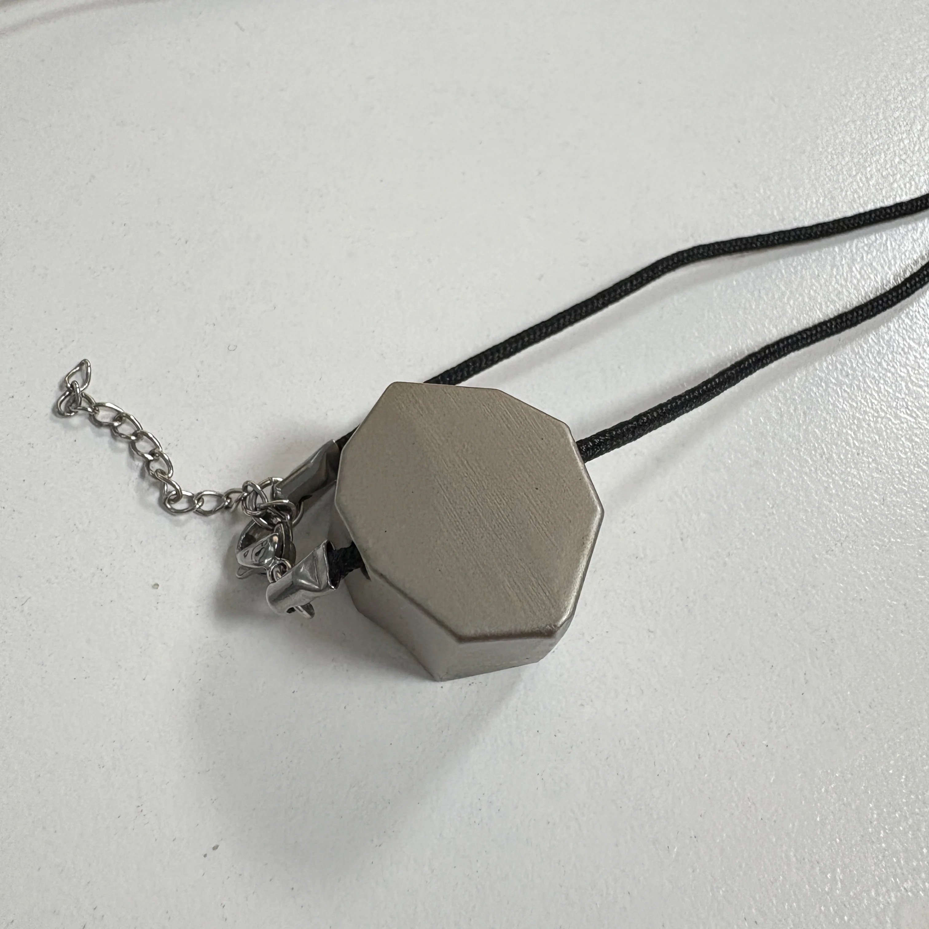 

Черное ожерелье для Dino Energem Crystal Power Cap, ремонт мелких деталей