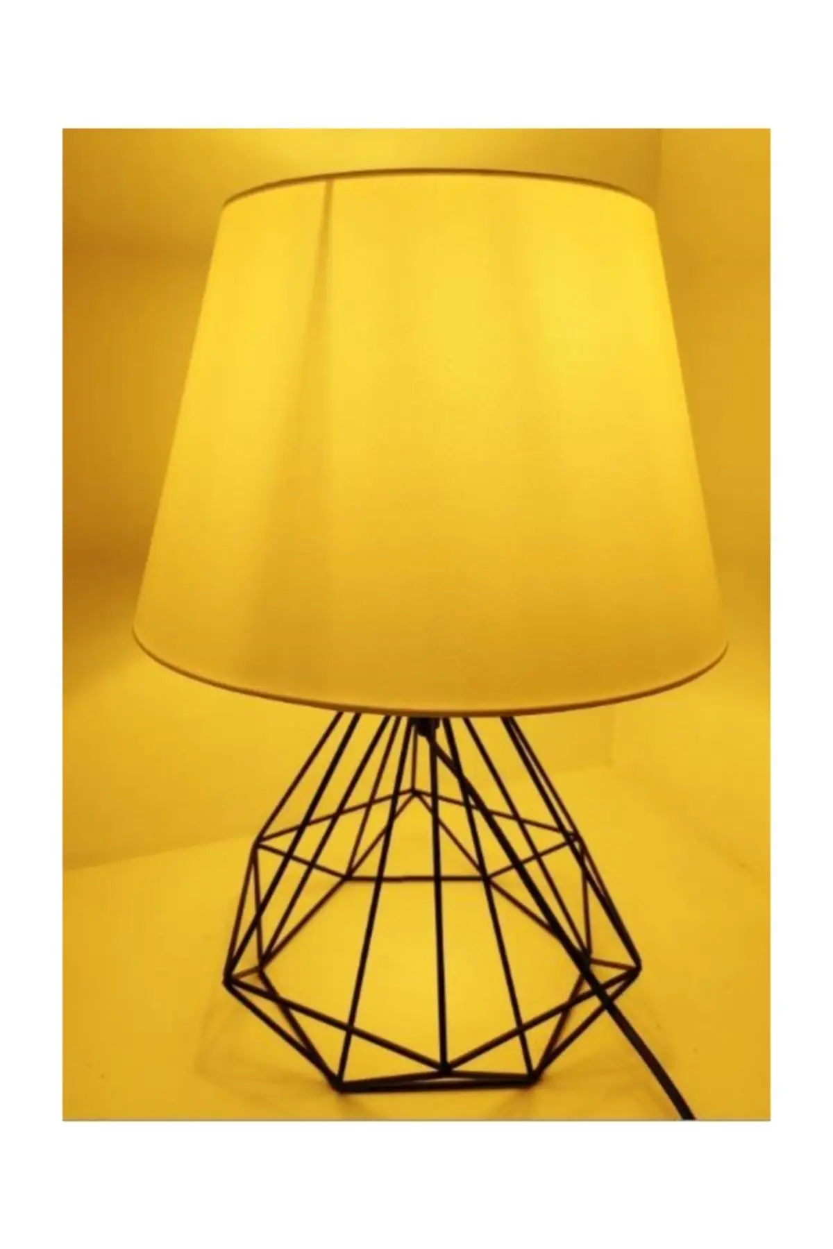 Wrought Iron Metal Cage Pyramid Legs Modern Design White Cap Lampshade Table Lamp PRA-1201312-1580