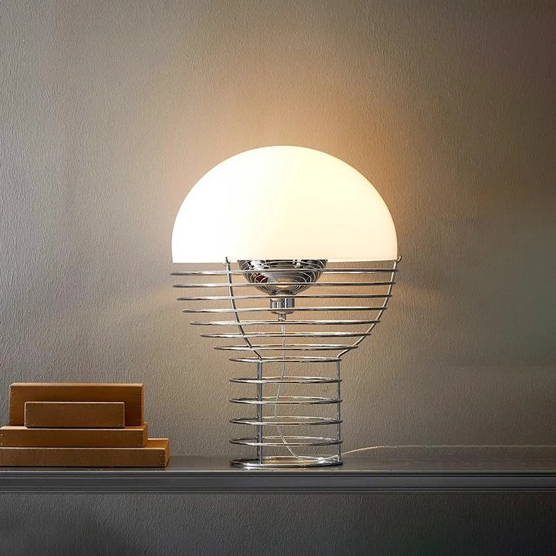 

Nordic modern medieval Bauhaus classic desk lamp designer hotel model room bedside bedroom metal decorative lamp