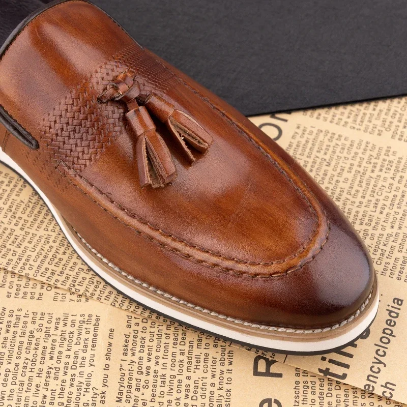 2023 Best-selling British Style Breathable Slip on Loafer Dress Leather Men Shoes Retro Tassel Mens Business Casual Shoe