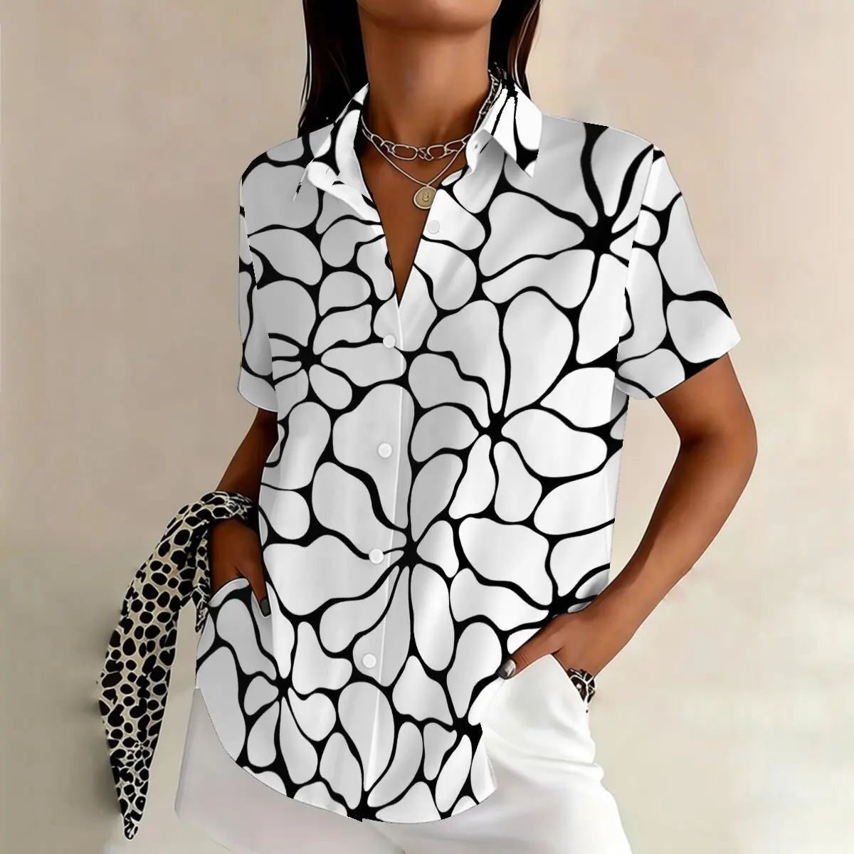 

Summer plus-size women's printed shirts that flatter the figure and are suitable for chubby girls, perfect for commuting.