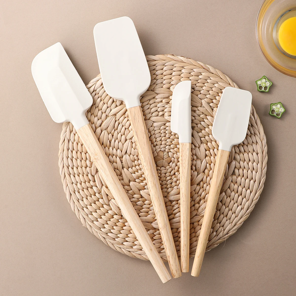 4Pcs-Set White Silicone Cream Spatula Non-stick Pastry Blenders Wood Handle Chocolate Butter Baking Scraper Kitchen Cake Mixer