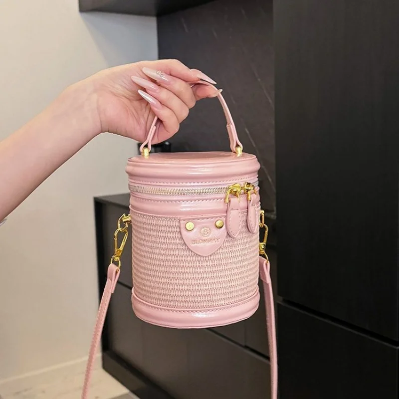 

Luxury Women's Crossbody-Bag Crafted From Premium Leather Boasting High-End Quality And Famous Everlasting Commuter Look​