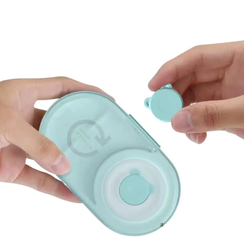 Smart thermometer patch specially designed for infants, real-time 24-hour underarm temperature monitoring