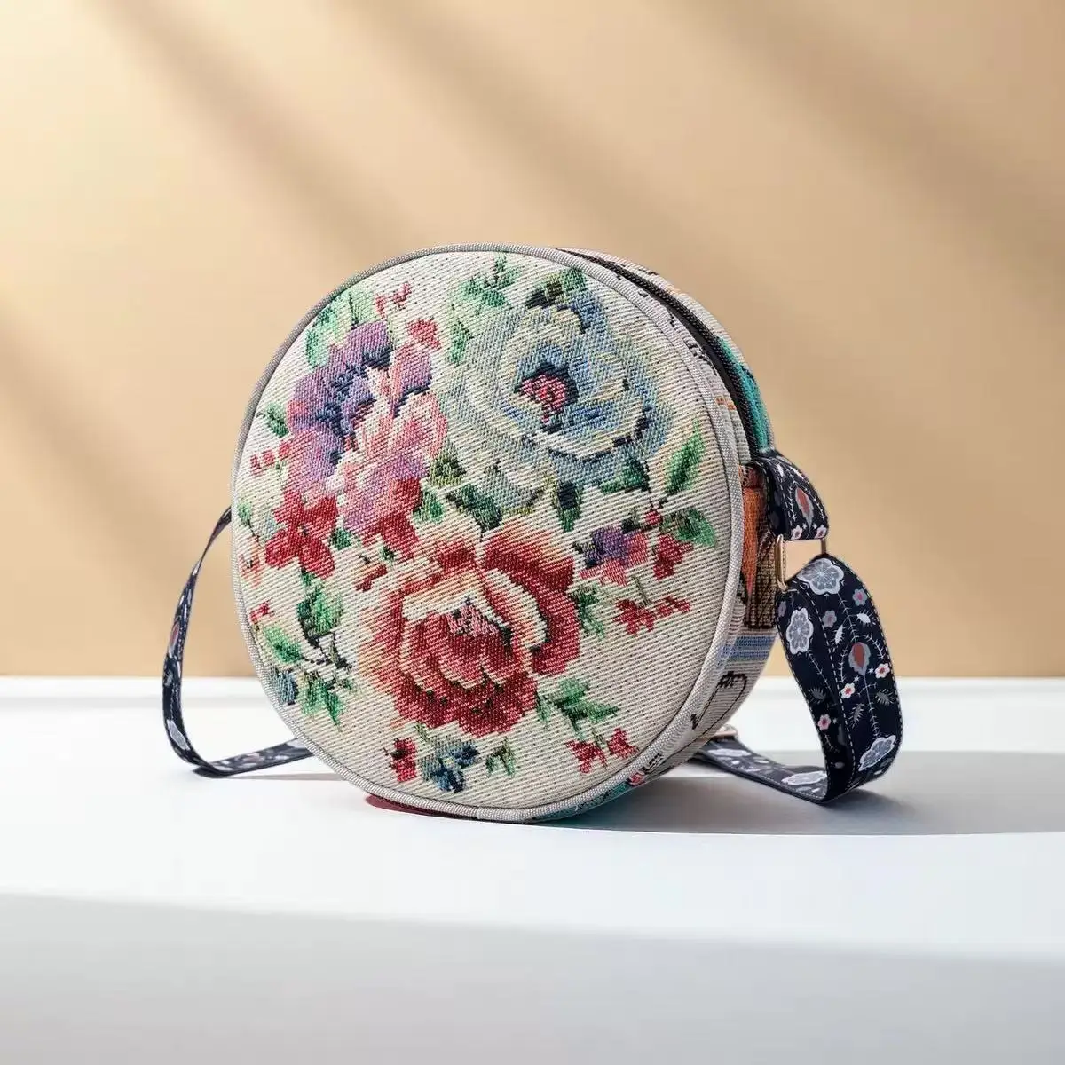 

Круглая сумка с цветочной вышивкой, кошелек через плечо с красными цветами пиона, винтажная женская сумка через плечо в стиле бохо, потрясающий подарок.