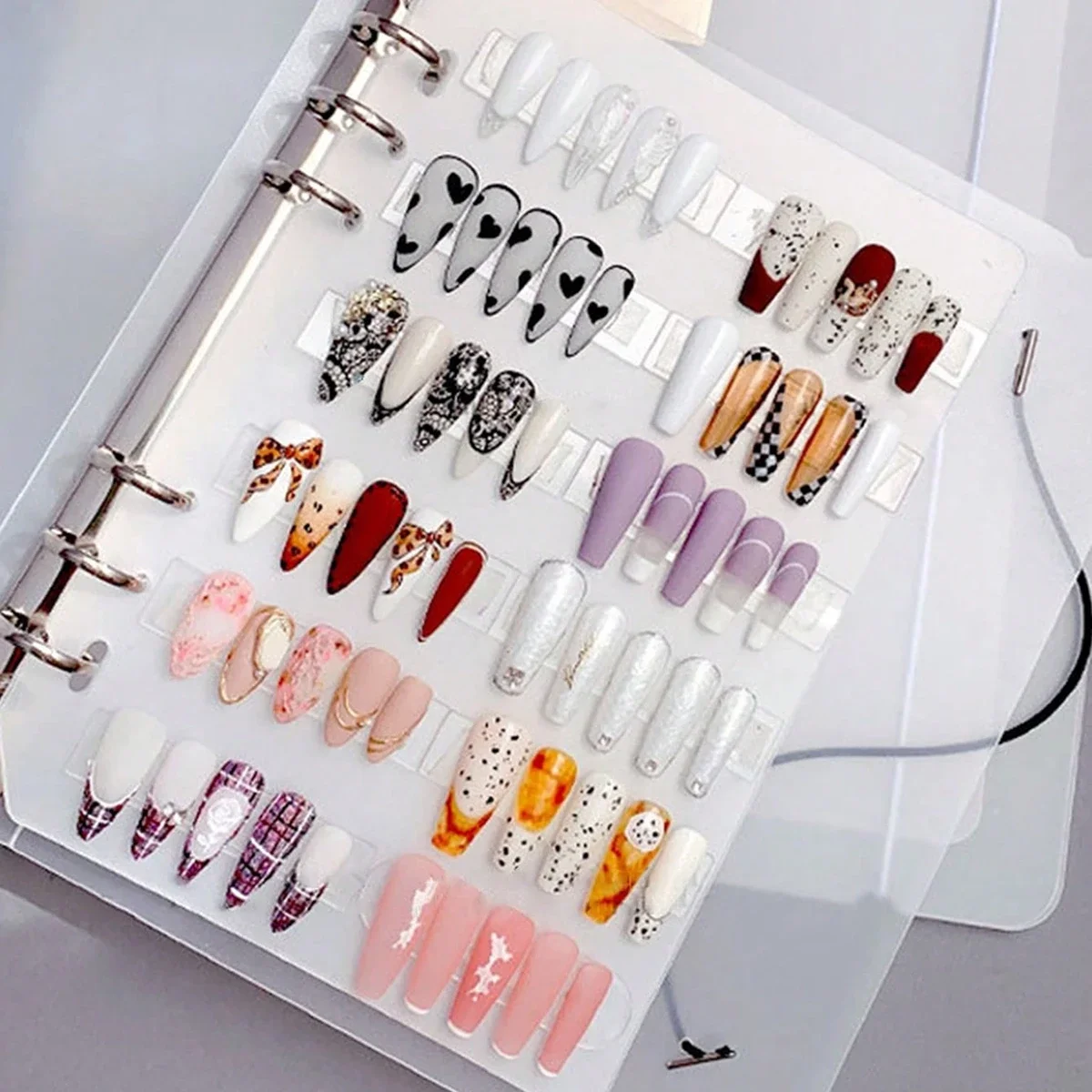 1 bis 50 Blatt doppelseitiges Nagelklebeband 30-1500 Klebestreifen für Press-On-Nägel Verpackung, Lagerung, Präsentation, Salonzubehör – Detail 9
