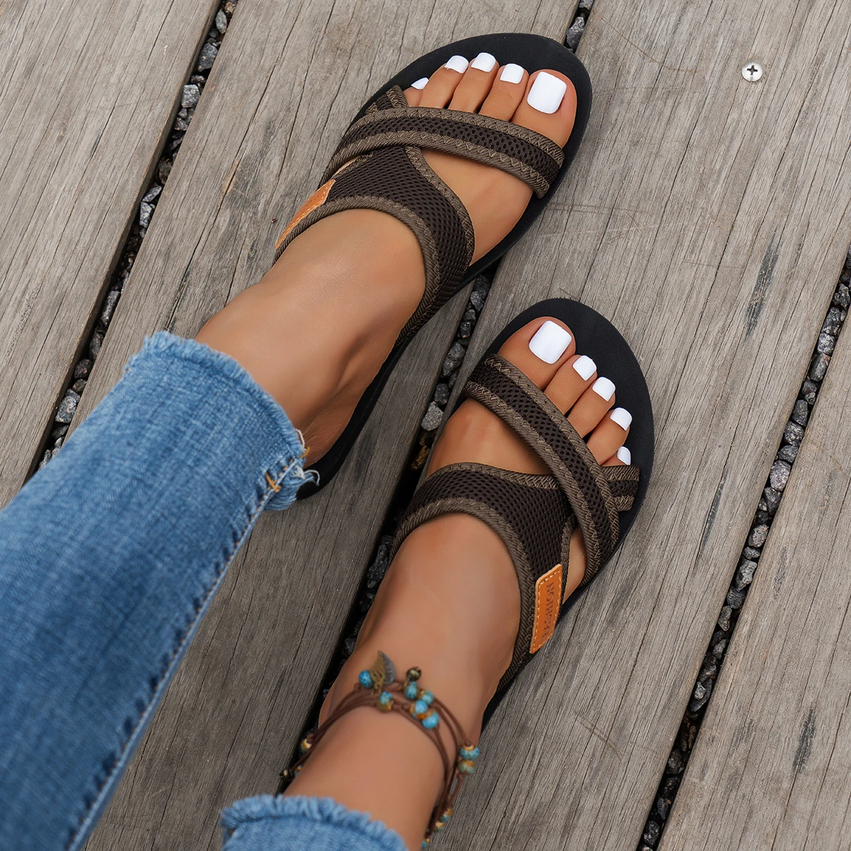 Modische und vielseitige Sportsandalen für Damen, atmungsaktiv durch das Netzmaterial, bequem und hautfreundlich, geeignet für den Innen- und Außenbereich, flache Sandalen. – Detail 2