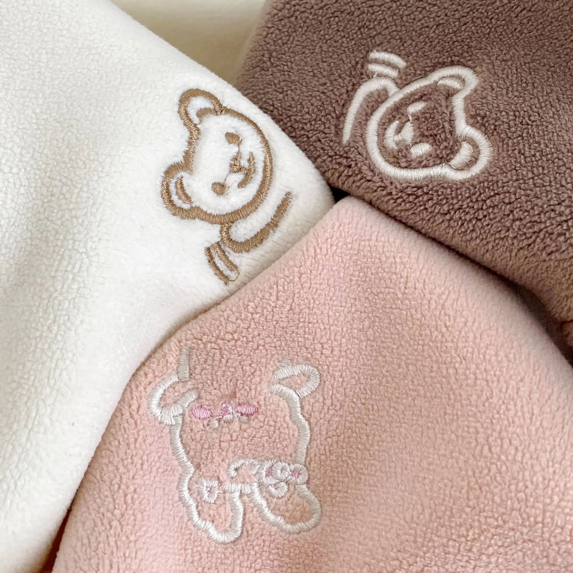 Winter New Children's Velvet Bottom Coat Thickened Warm Baby Long Sleeve Top Cute Bear Round Neck Bottom Coat