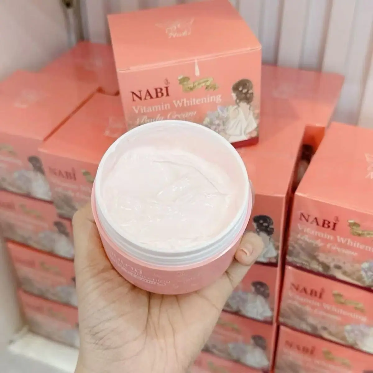 nabi-vc-thai-lotion-pour-le-corps-100-g-bouteille-anti-cellulite-blanchissant-eclaircissant-hydratant-vergetures-raffermissant-et-peau-lisse-​