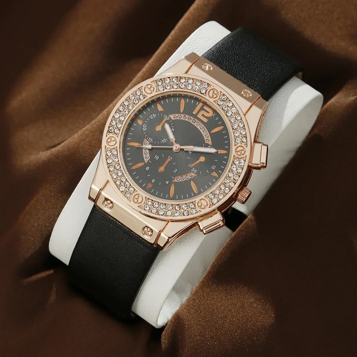 Ladies' watches are versatile in temperament, fashionable, simple and trendy in style, and ladies' quartz watches