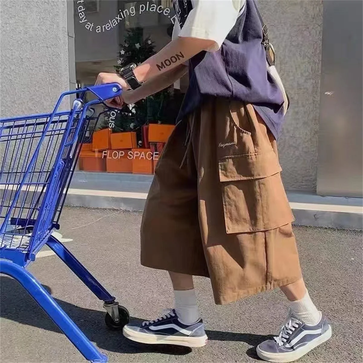 2025 Summer Hip Hop Cargo Shorts Men Women Student Slim Ins Hanging Trendy High Street Pants Cool Big Pocket Straight Shorts Men