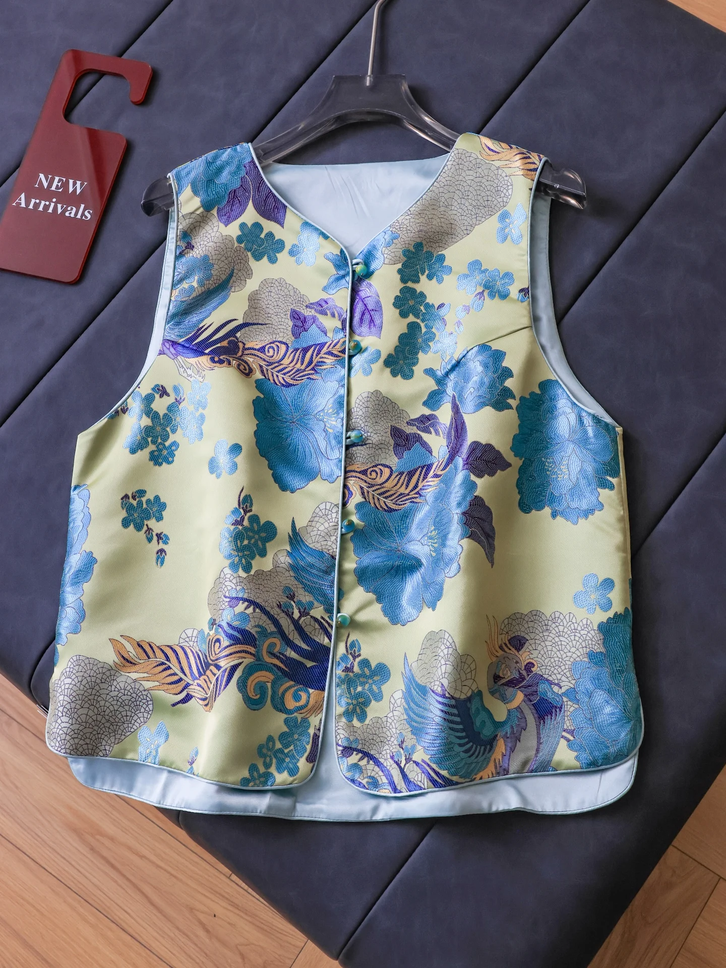 

New Chinese Style Loose Fit Slimming Floral Embroidery Sleeveless Tank Top Outerwear Casual Women's Vest R673 Summer 2026