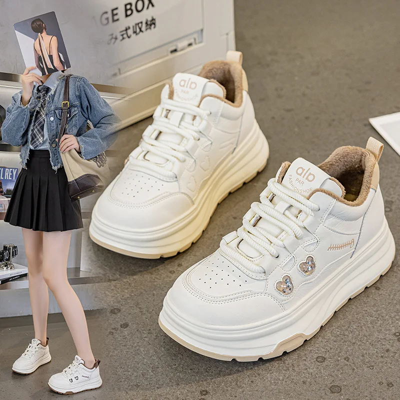 

Thick soled white shoes for women 2025 new autumn and winter versatile and warm casual sports shoes with fleece added