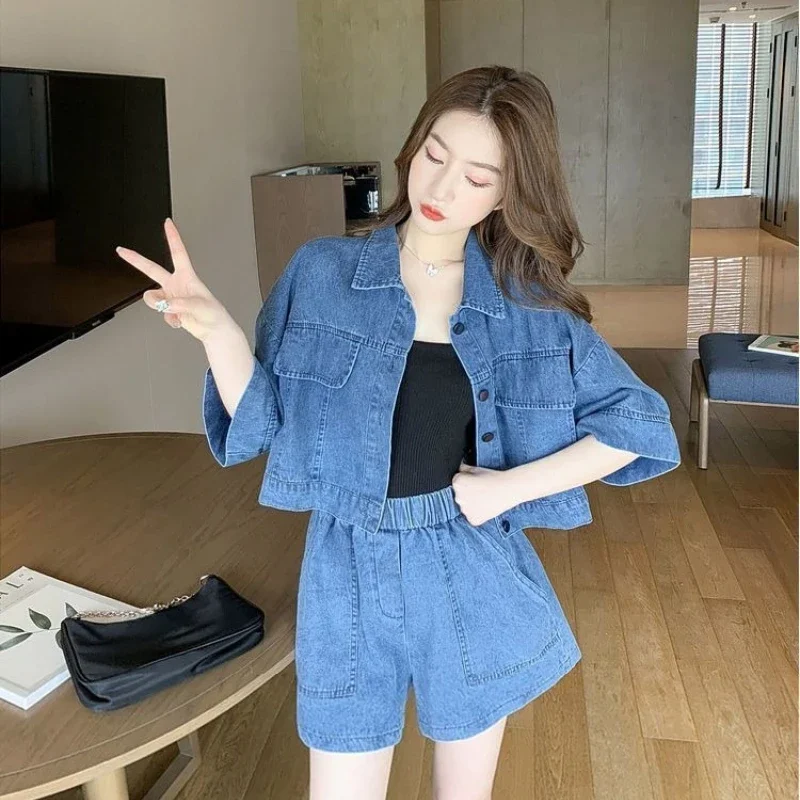 Set corti estivi stile coreano per donna 2 pezzi Denim blu con giacca Outfit Novità Kit leggero Tendenze Pantaloncini donna alla moda