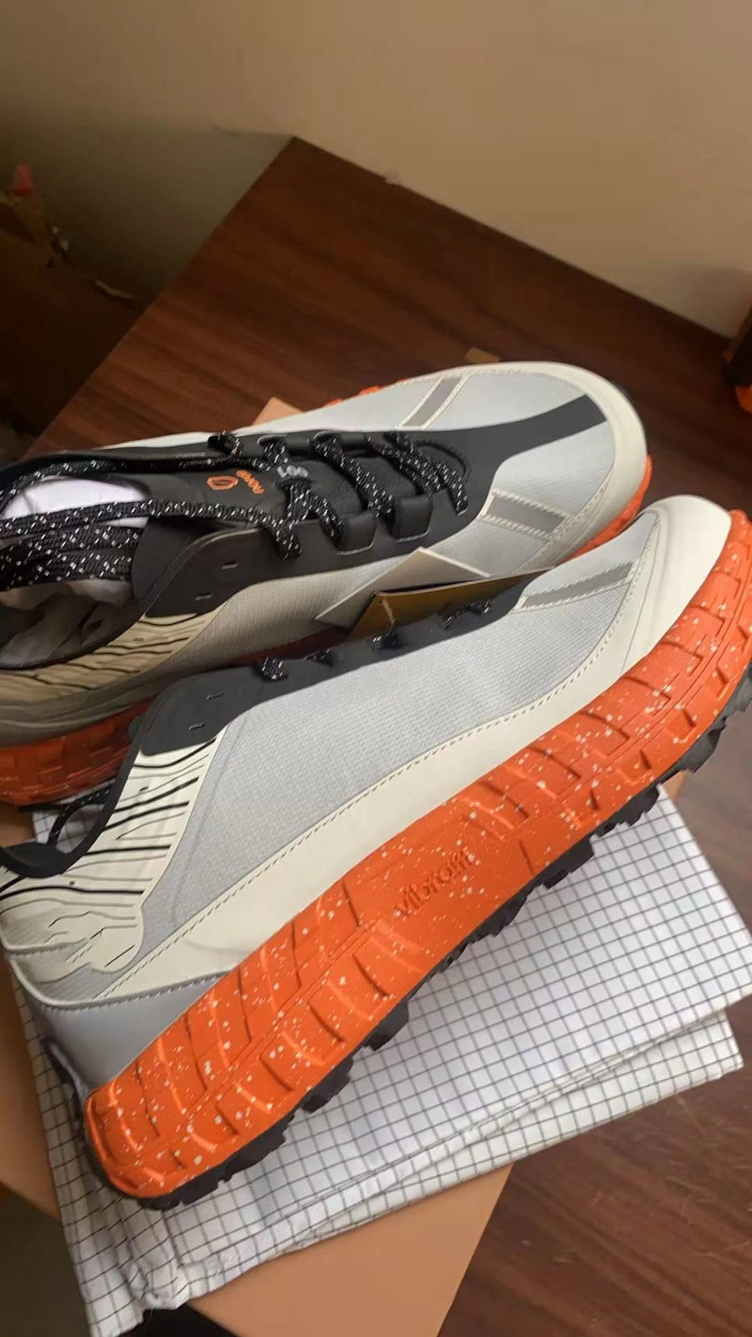 

Classic brand comfortable and breathable walking and jogging shoes Designer anti-slip sports shoes Casual shoes