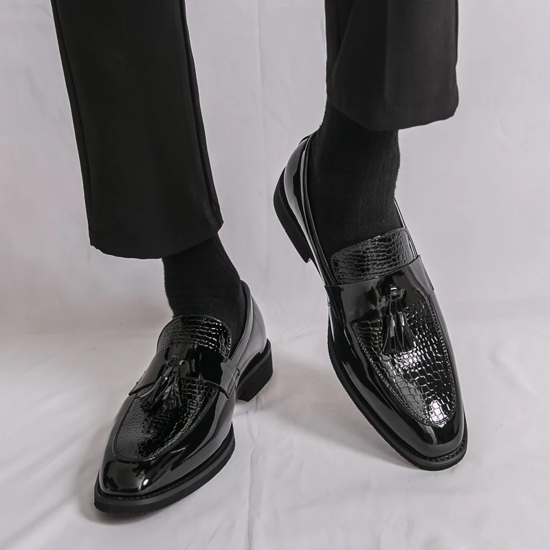 

Fashion Pointed Red Sole Men's Casual Leather Shoes Branded Business Dress Leather Shoes Quality Low Cut Comfort Tassel Loafers