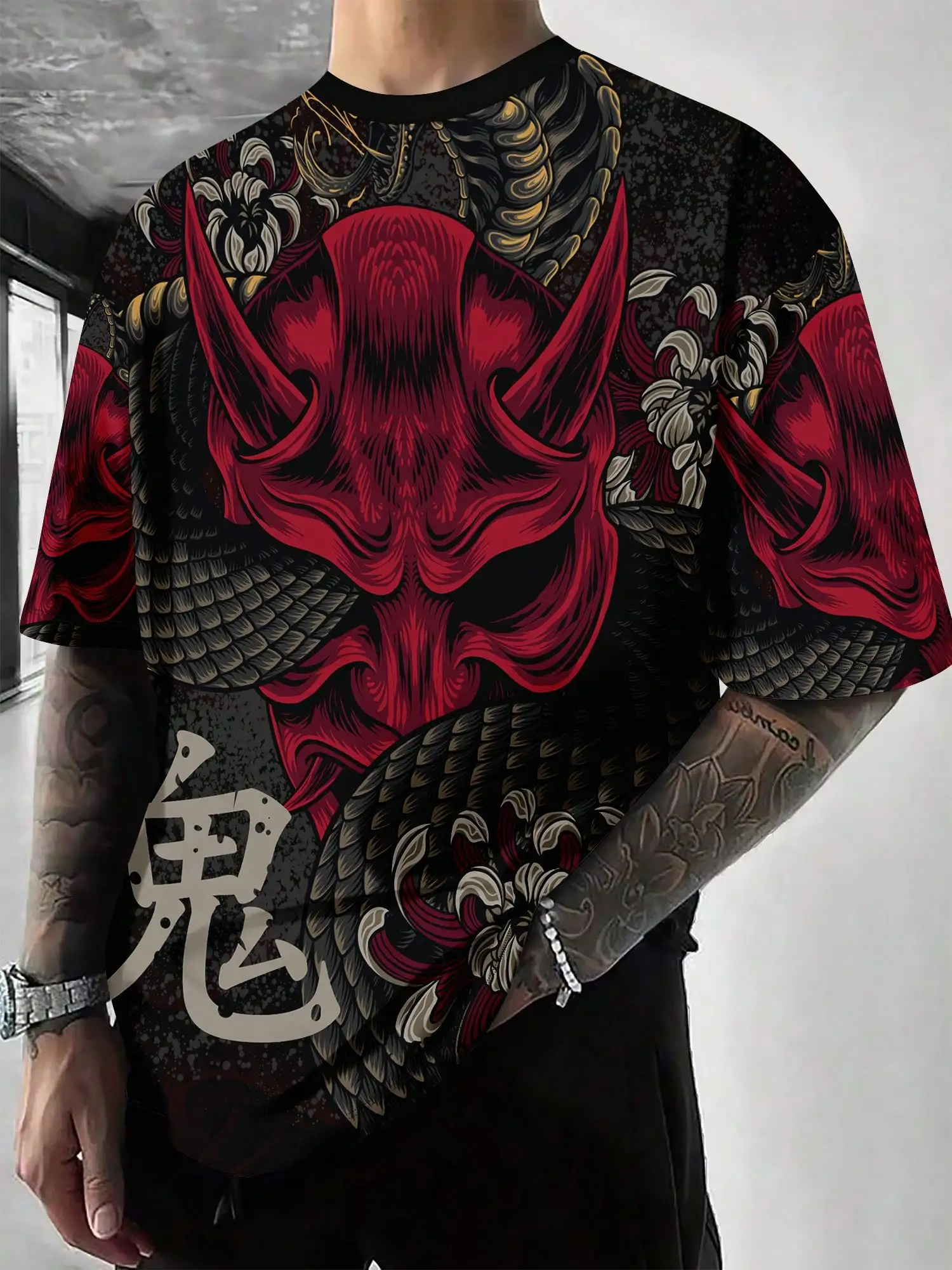 

Men's Graphic Print Drop Shoulder Short Sleeve T-Shirt with Red Oni Mask Design