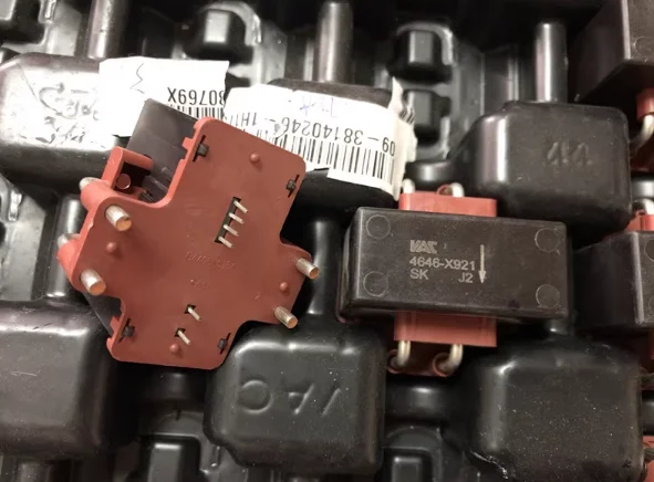 

1PCS/LOT VAC SENSOR T60404-N4646-X921 4646-X921 4646X921 Board Mount Current Sensors