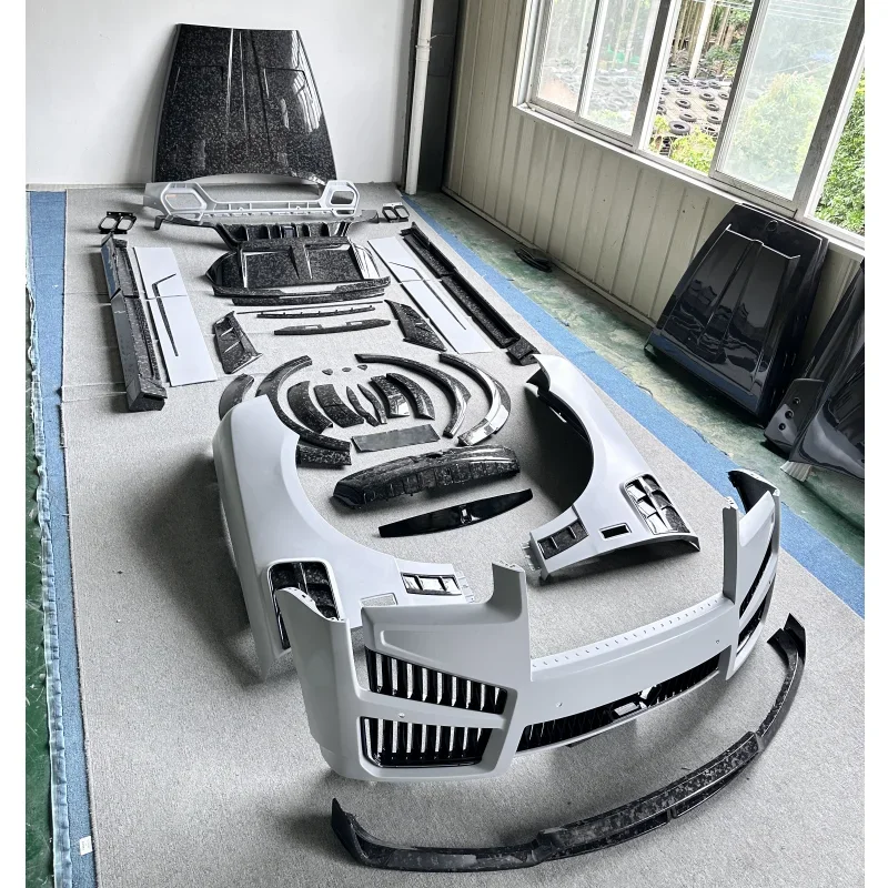 New Style Carbon Fiber Body Kit and Bumper Diffuser for the Upgraded M-model of the 2025 Rolls Royce Cullinan