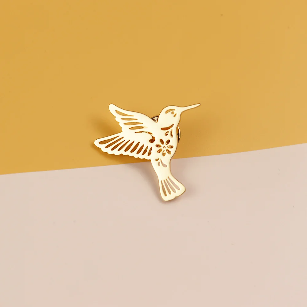 Exquisite bird brooch, made of stainless steel material, available in steel/gold/rose gold/black, elegant accessory, fashionable