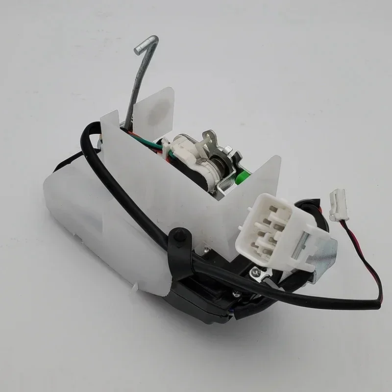 The trunk lock actuator 69110-60130 For Toyota Land CRUISER PRADO 3400 Land Cruiser (J90) 2000-2002 6911060130 view 6