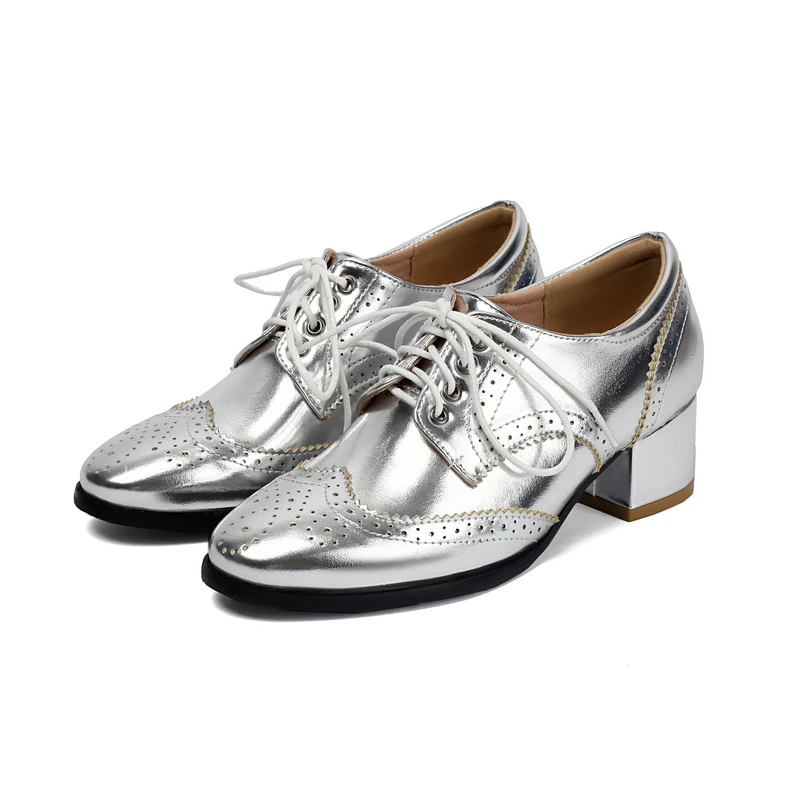 Metallic-Silber, schimmernde Damen-Brogue-Schuhe, Schnürung, britischer Designer, quadratisch, klobige Med-Heels, Oxfords, Damen-Pumps mit niedrigem Absatz