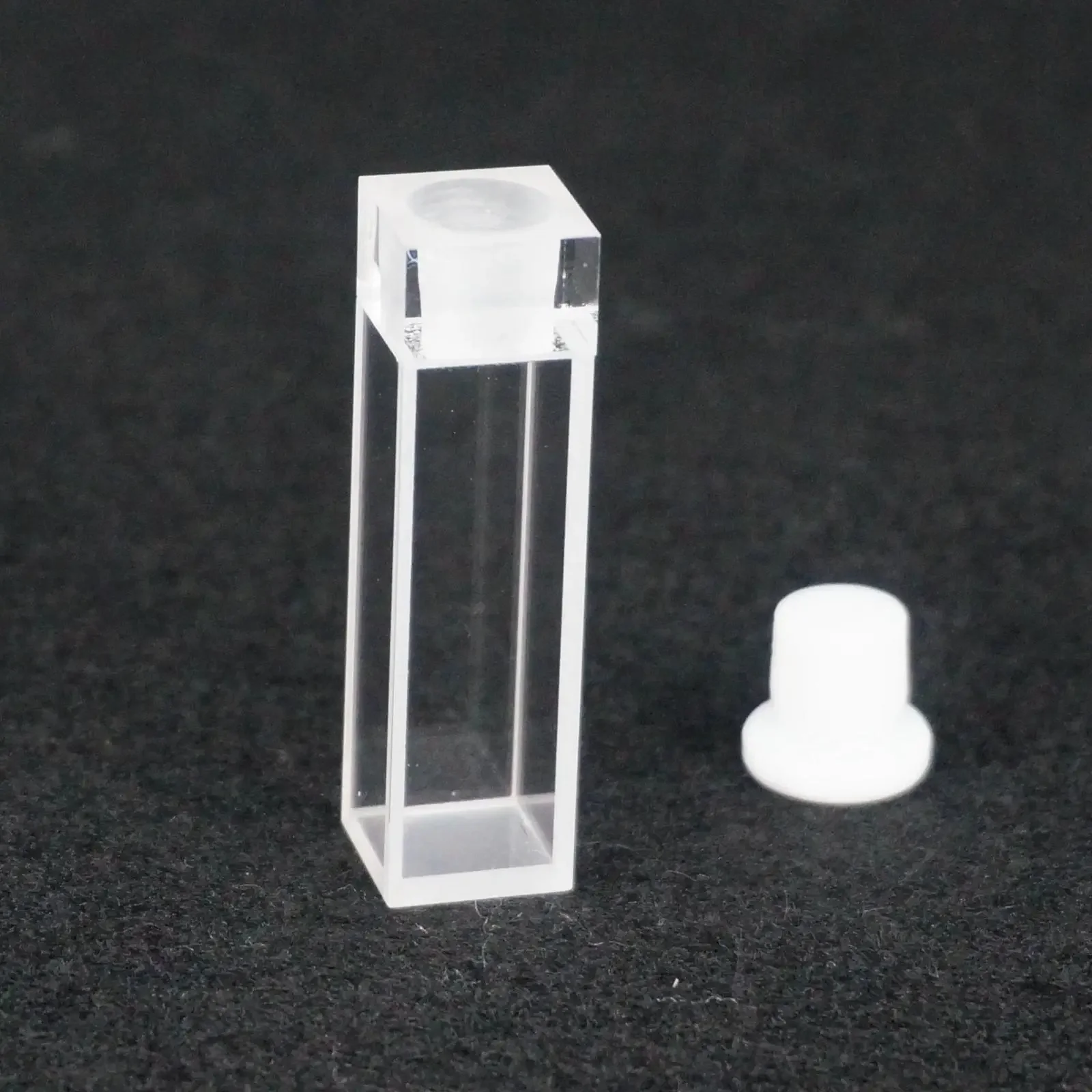 3.5ml 10mm Path JGS1 Quartz Cuvette With Stopper For Fluorescence Spectrometer