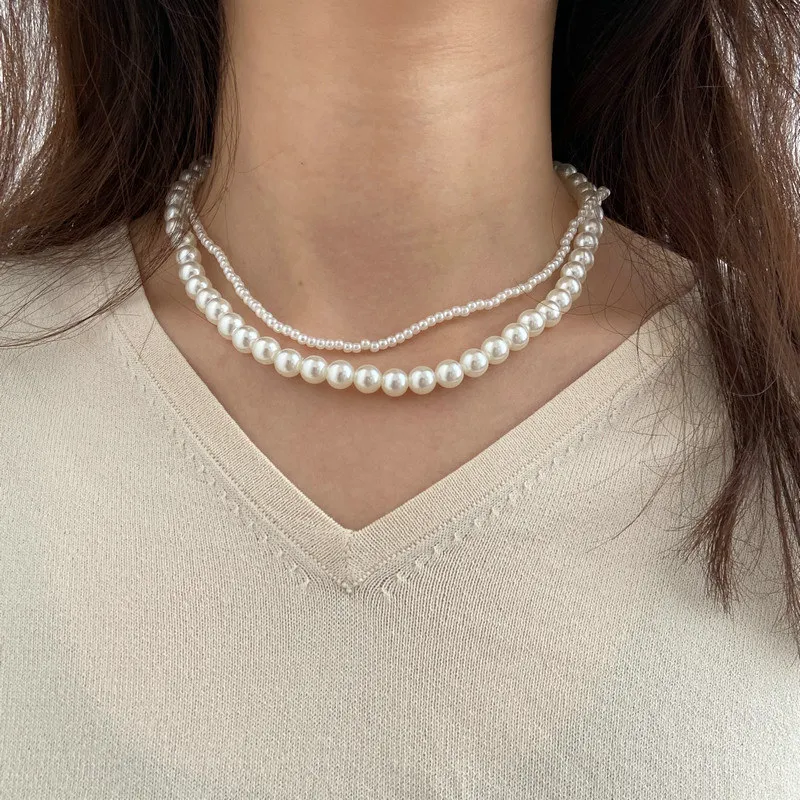 Fashion Multilayer White Imitation Pearl Choker with Metal Slice Fixation Wide Bib Necklace Jewelry for Charm Women