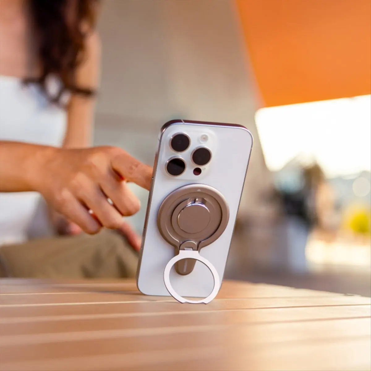 【n11r】-for-2-pro-magnetic-phone-mount-easy-for-enhanced-mobile-photography-and-videography