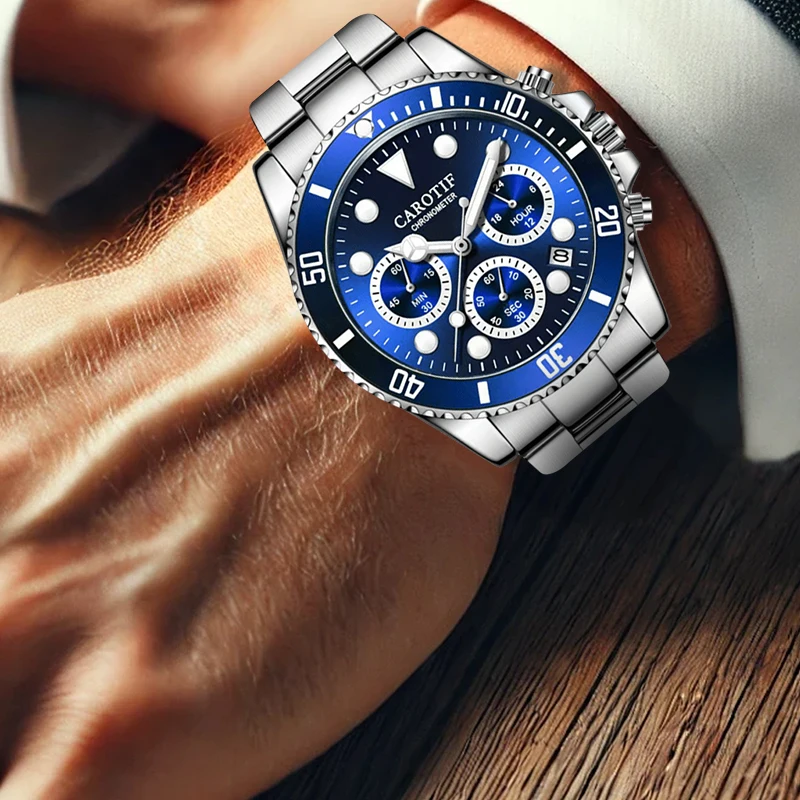 Un orologio al quarzo multifunzione da uomo con cinturino in acciaio argentato e quadrante minimalista