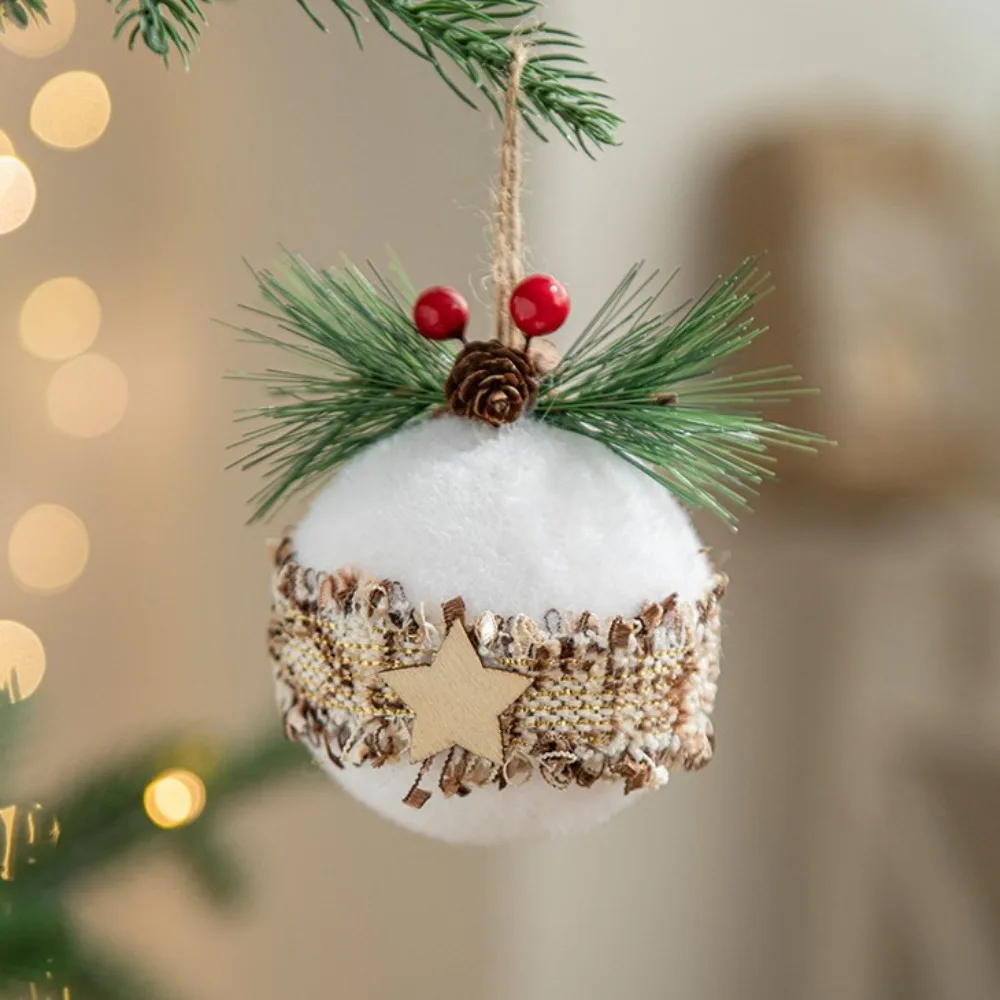 クリスマスに包まれた布製ボール,赤と緑の市松模様の布製スター,お祭りの木のボール,ベリーの葉