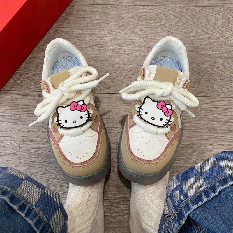 Retro giapponese originale Sanrio Hello Kitty scarpe da tavola primavera nuove scarpe con plateau versatili scarpe da ginnastica Casual scarpe firmate da donna