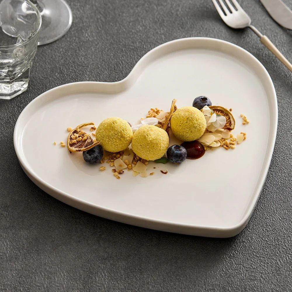 Heart Shape Solid Color Ceramic Plate Creative High Grade Restaurant Homehold Tableware Dessert Cake Steak Pasta Plates