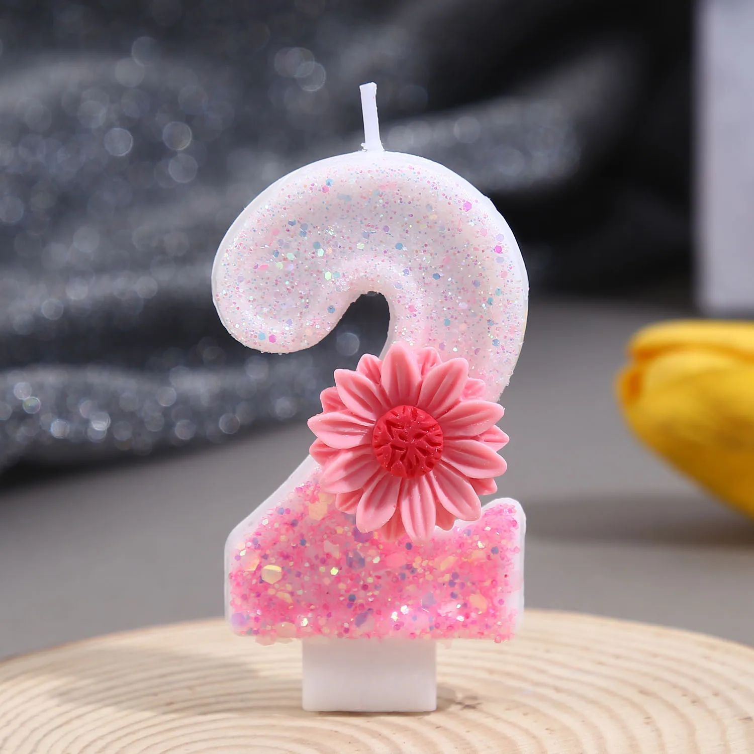 Pink flower birthday candles, cartoon 0-9 pink white color-blocked number candles. Black sequined cake dessert plugin. Party