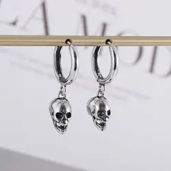 Orecchini con teschio placcati in argento orecchini ipoallergenici con testa di fantasma gotico per uomo e donna gioielli di Halloween alla moda Punk Rock