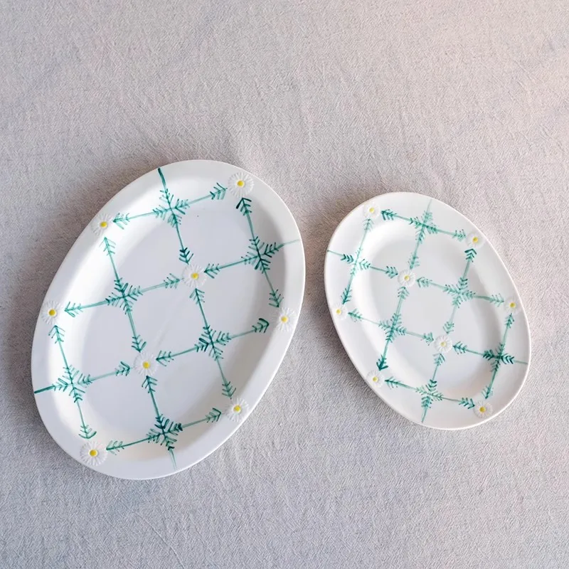 Hand Painted Underglaze Three-dimensional Chamomile Small Fresh Lines Oval Irregular Plate