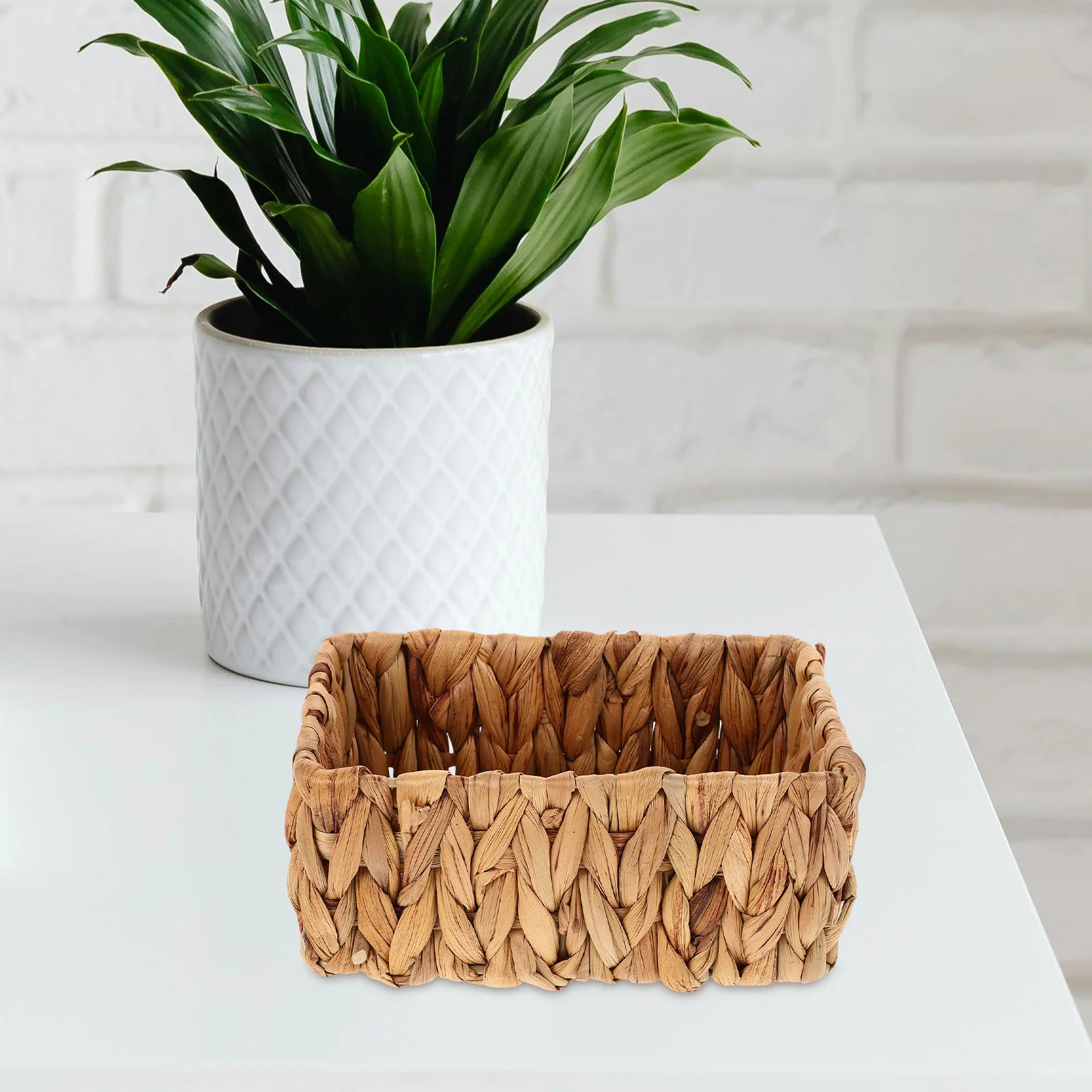 

Natural Handwoven Seagrass Storage Basket Desktop Organizer Bathroom Fruit Sundries Storage Bin for Home Kitchen